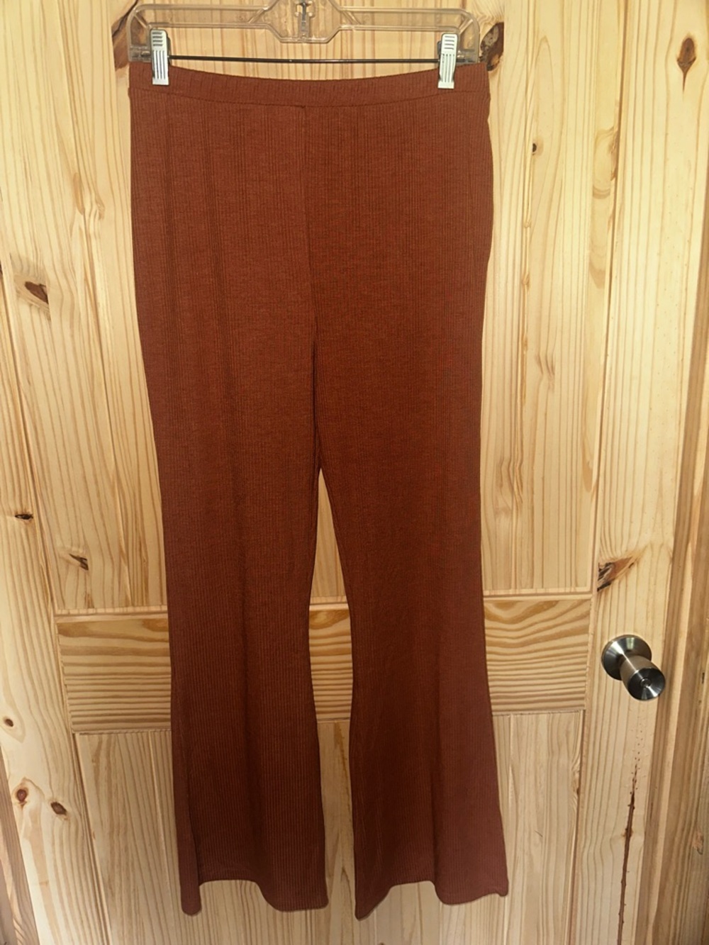 Ribbed Boot‑Cut Knit Pants in Rust